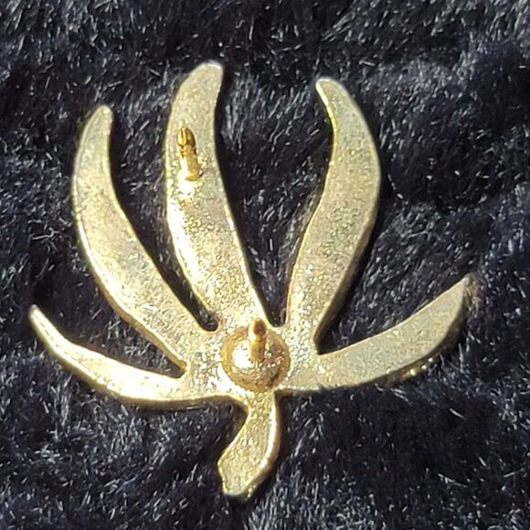 3/$20 - Cannabis (Goldtone) Biker Pin - Picture 2 of 3